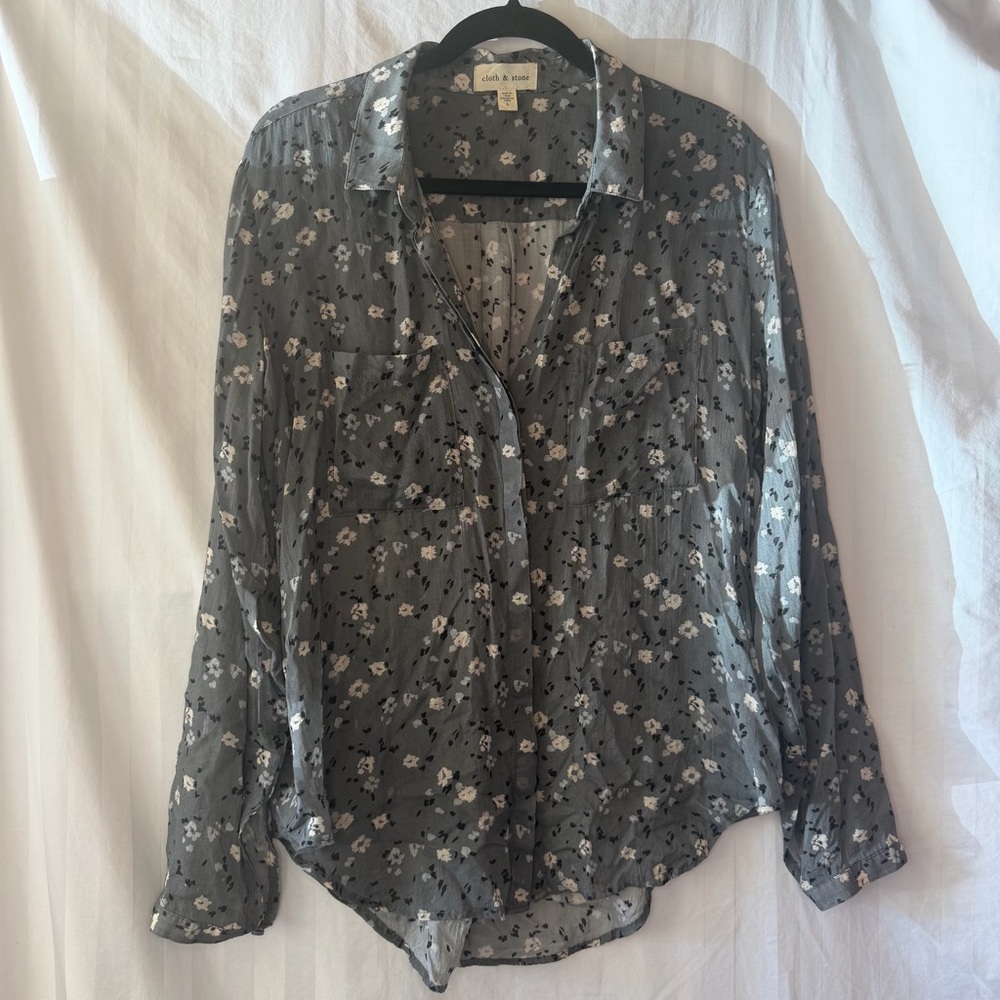 Cloth & Stone Gray Tavira Floral Button Down Blouse Large Rayon Coastal Cowgirl